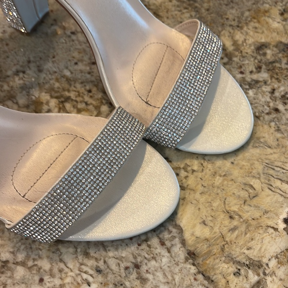 David’s Bridal Rhinestone block heel - Picture 4 of 6